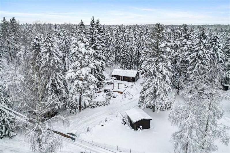 Nordic Sauna Retreat with Hot Tub in Uppsala