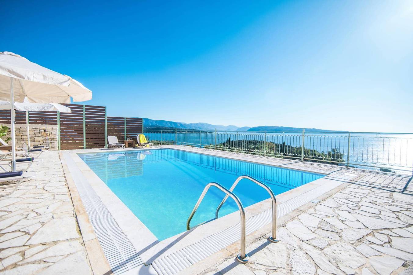 Διαμερίσματα Διακοπών για 8 Άτομα σε Παραλία Κερασιά, Κέρκυρα