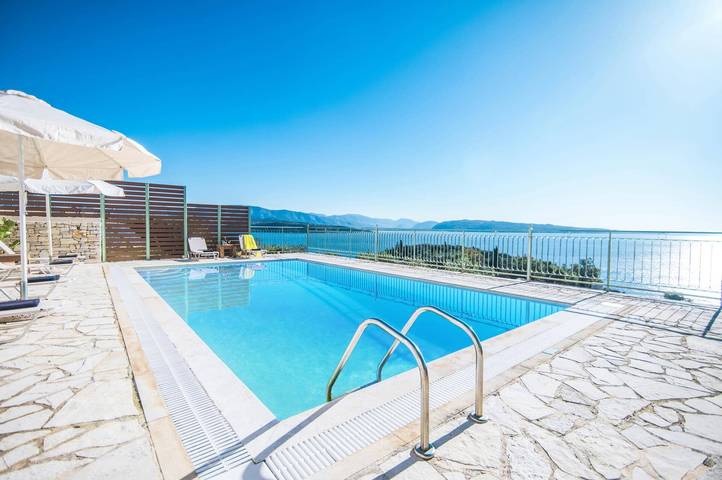 Διαμερίσματα διακοπών για 8 άτομα στην Παραλία Κερασιά