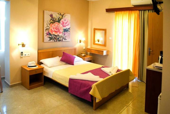 Gîte pour 2 personnes, avec jardin et vue dans Palaiochora - 2