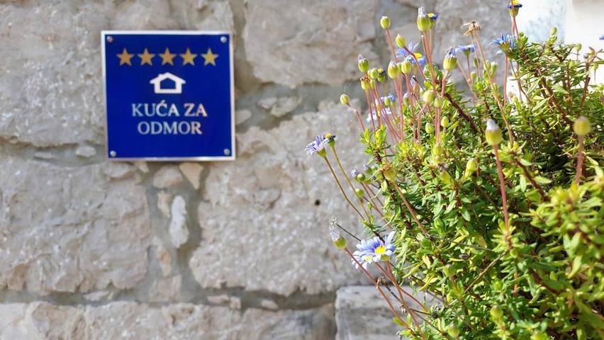 Location de vacances pour 4 personnes, avec vue ainsi que piscine et jardin dans Mošćenice - 2