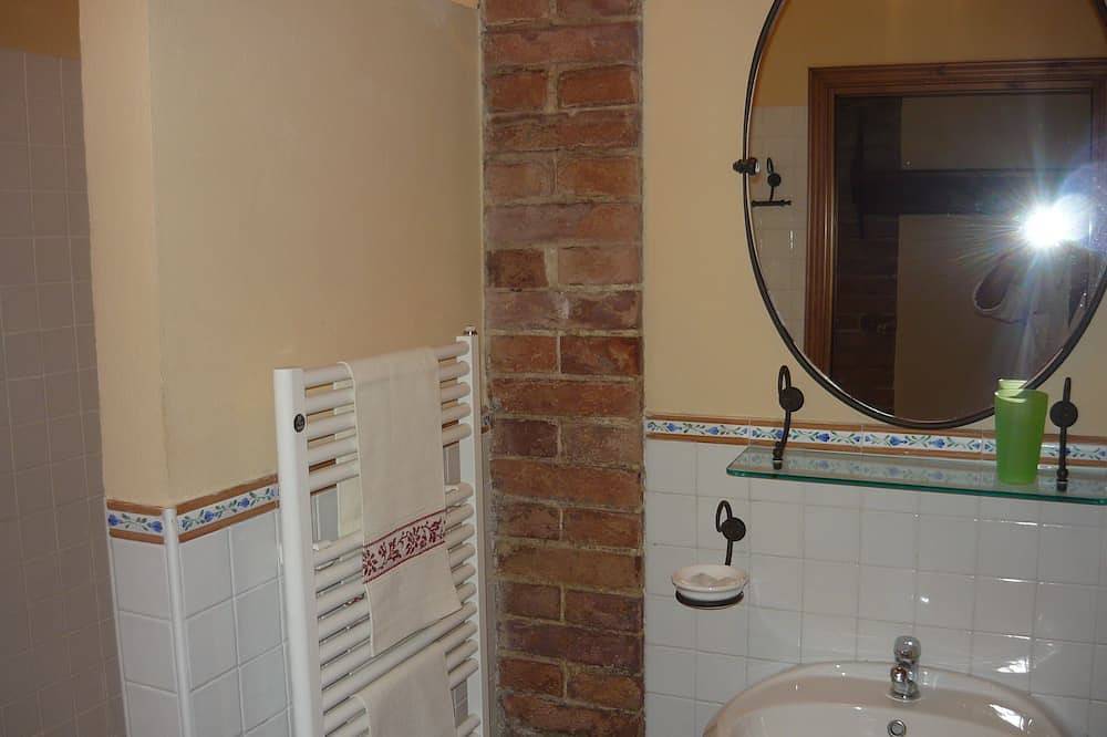 Geheel appartement, Gufo: Rustig appartement dicht bij de beste schatten van Toscane, 1 mijl van winkels in Poggibonsi, Chianti