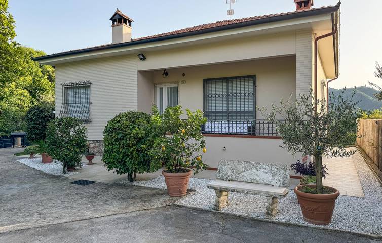 Gîte pour 6 personnes, avec terrasse ainsi que jardin et piscine à Camaiore - 2