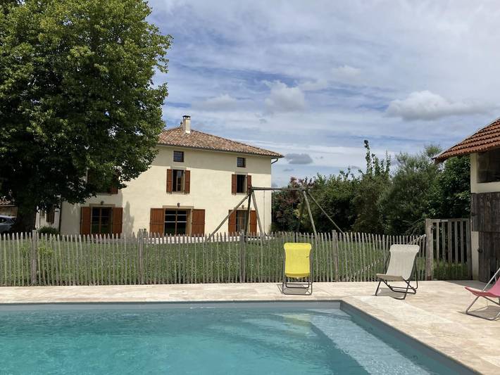 Gîte pour 14 personnes, avec Terrasse ainsi que Jardin et Piscine