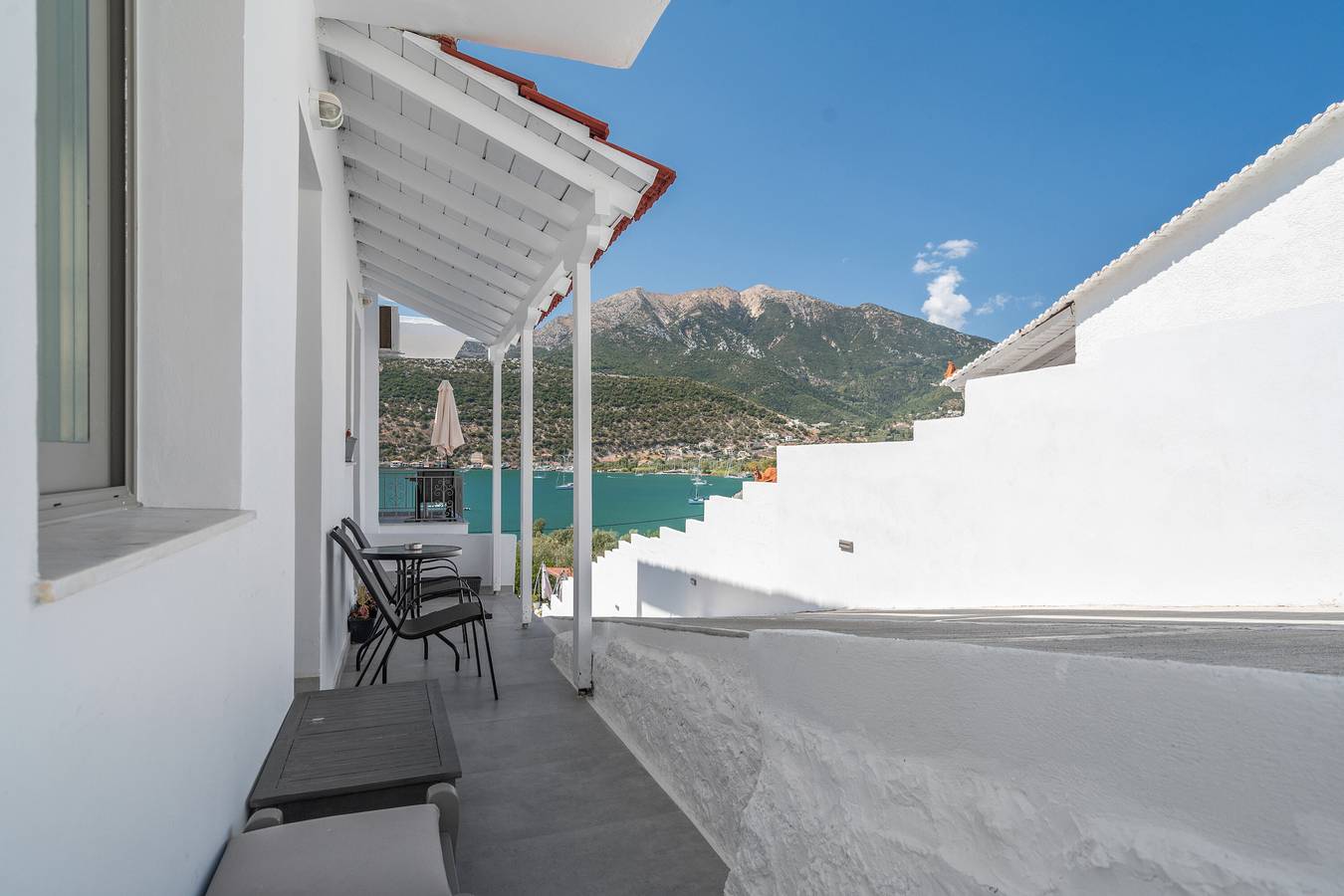 Ganzes Studio, Einzimmerapartment 'König mit Schlafcouch 4' mit Bergblick, Wi-Fi und Klimaanlage in Geni, Griechenland