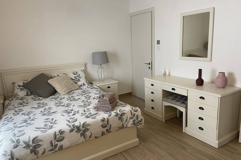 Ganze Wohnung, Modern Apartment, Glorious Views and Terrace in il-Mellieha, Mellieha