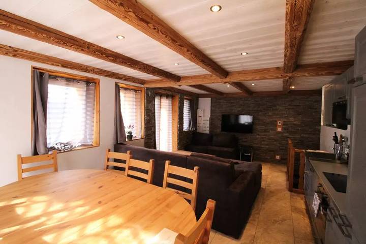Location de vacances pour 12 personnes, avec Balcon à Peisey-Nancroix