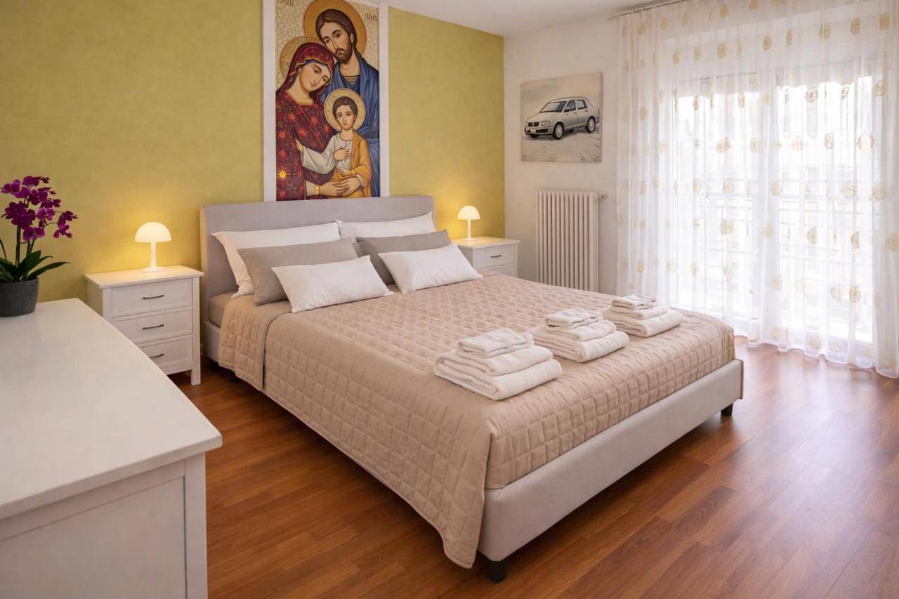 Appartamento intero, Three-Bedroom Apartment in Gravina in Puglia, Parco nazionale dell'Alta Murgia