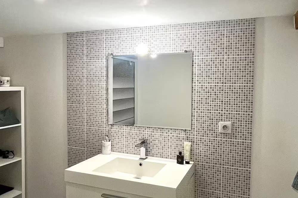 Magnificent Loft near town center in Saint-Chamas, Istres region