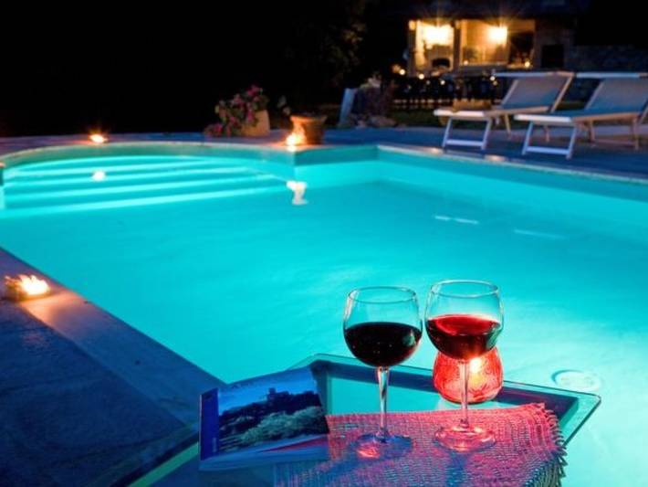 Location de vacances pour 6 personnes, avec jardin ainsi que balcon et piscine à Poppi - 3