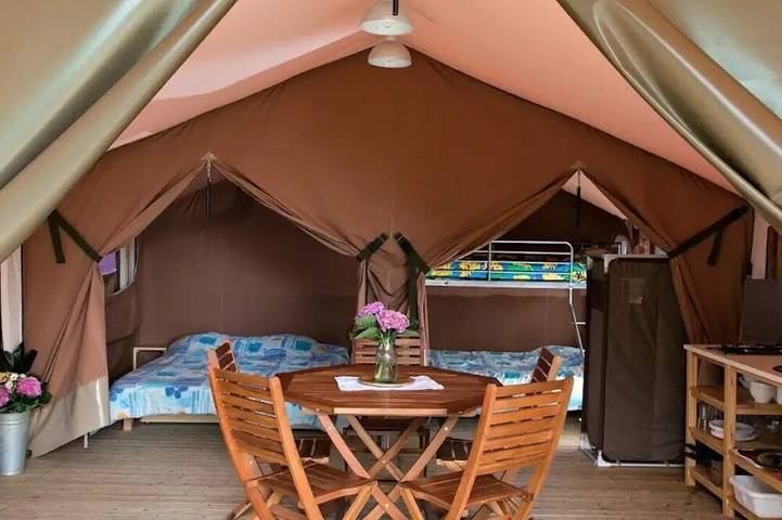 Camping für 4 Personen im Jura - 2