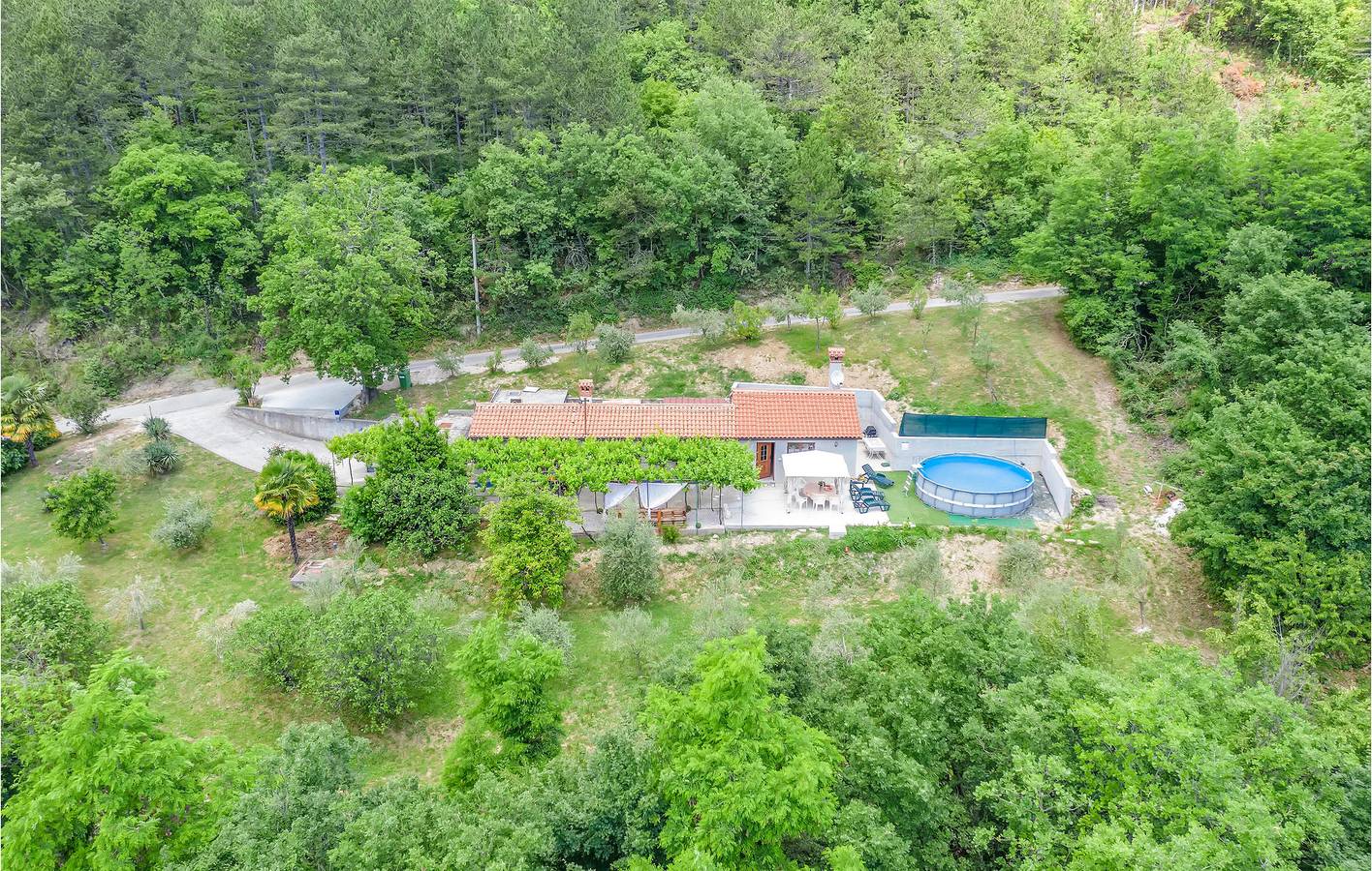 Gemütliche 1-Zimmer-Wohnung mit Terrasse und Planschbecken in der Nähe des Flusses Boljunčica in Kršan, Ostküste Istrien