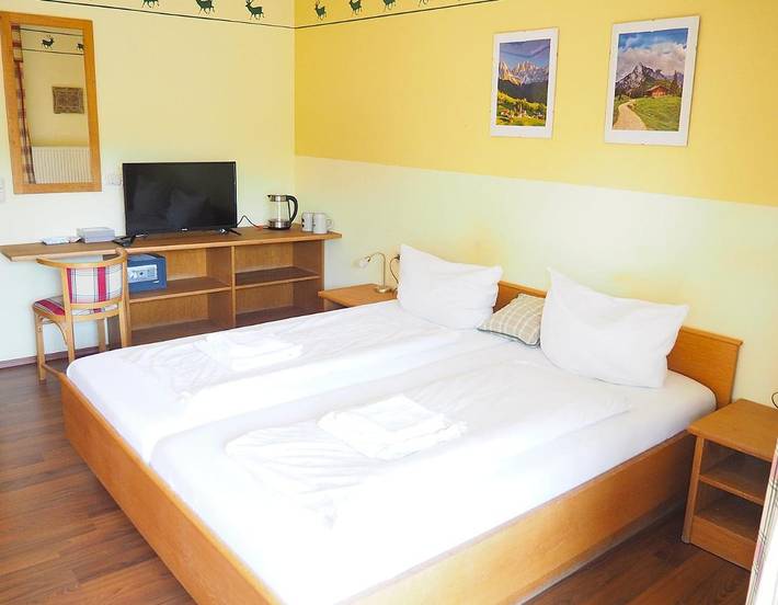Ferienwohnung für 2 Personen, mit Balkon und Terrasse sowie Garten und Seeblick