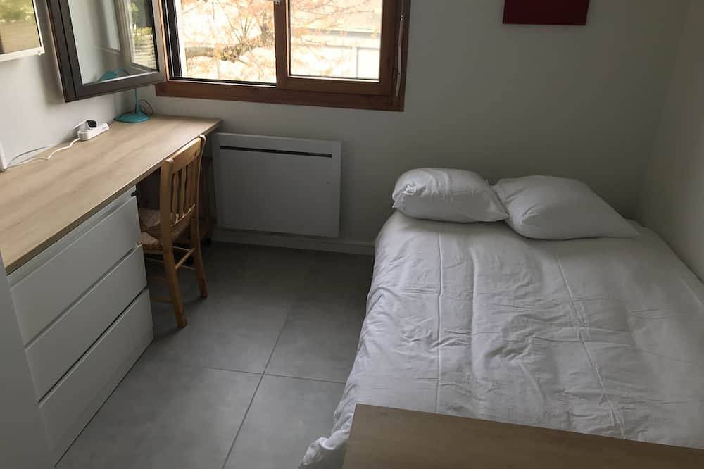 Entire apartment, Studio 8 by the sea in Larmor plage in Larmor-Plage, Côte des Mégalithes