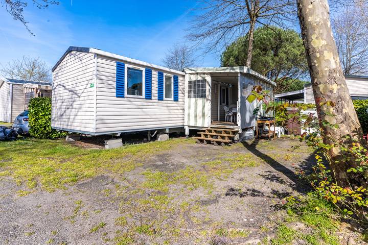Location de vacances pour 8 personnes, avec jardin à Gastes
