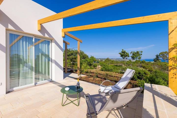 Maison de vacances pour 2 personnes, avec jardin ainsi que vue et terrasse à Salve