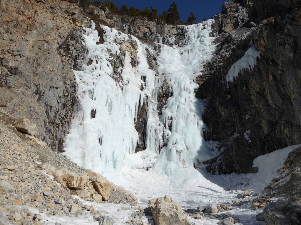 Schönes Familienhaus 15 Minuten von Waterton, Ab !! in Castle Mountain