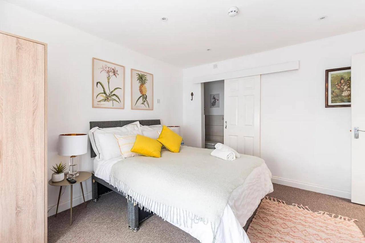 Double Room with Private Bathroom in Coventry, Birmingham Area