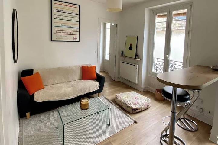Appartement entier, Grand appartement lumineux à 6 minutes du métro accès rapide Paris in Clichy, Hauts-de-Seine