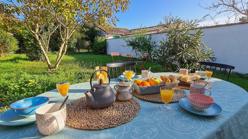 Gîte pour 4 personnes, avec jardin à Loix - 3