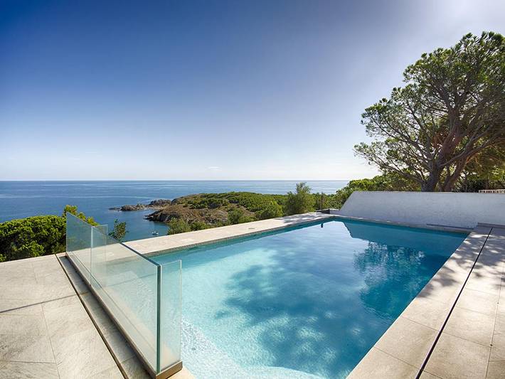 Ferienhaus für 6 Personen, mit Terrasse und Garten sowie Pool in Llanca - 4