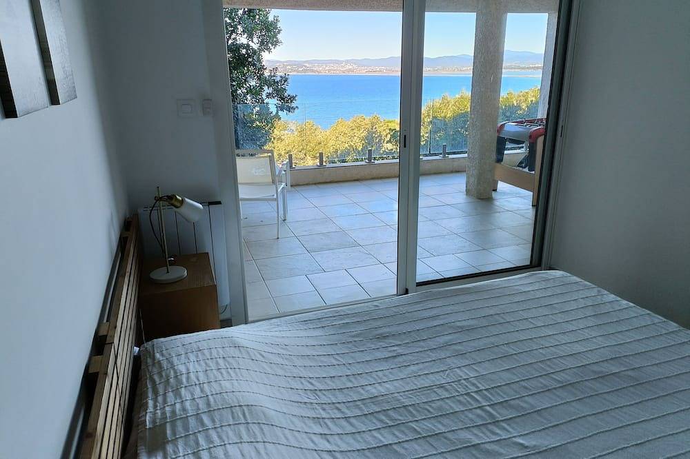 Villa im Jahr 2017 renoviert, schöner Panorama-Meerblick, mit Jacuzzi in La Madrague, Hyeres