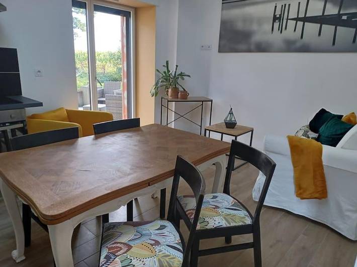 Gîte pour 2 personnes, avec jardin, animaux acceptés à La Mézière