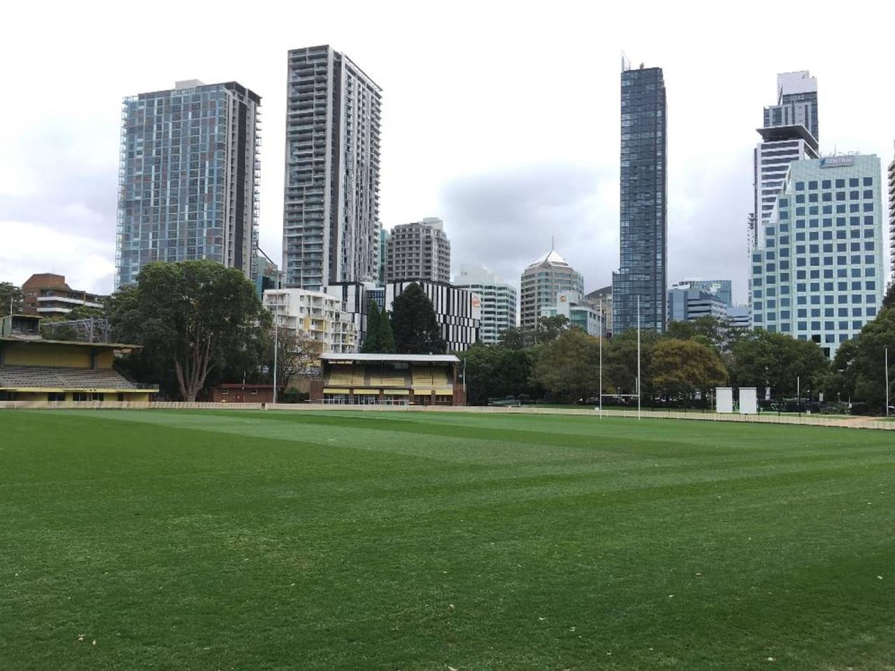 Hel lejlighed, Central 1-Bed with Parking, Pool, Sauna & Gym in Sydney, New South Wales