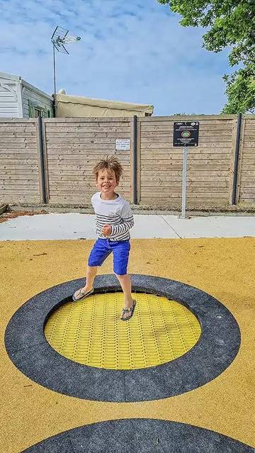 Mobil home pour 4 personnes, avec terrasse et piscine à Saint-Molf