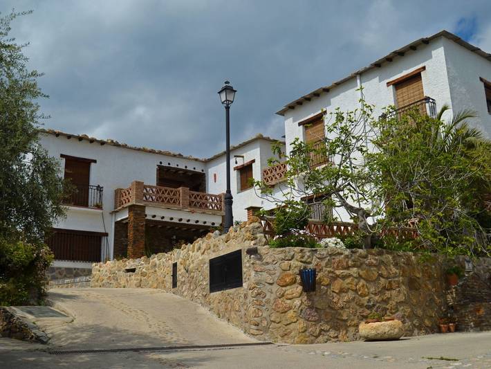 Casa rural para 6 personas, con Balcón y Terraza además de Jardín y Piscina en Yegen