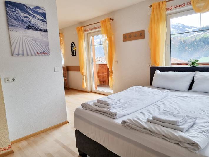 Ganze Wohnung, "App 5 Personen" in der Ferienwohnung Haus Alpenjuwel in der Nähe von Skigebieten in Tuxer Alpen, Hippach