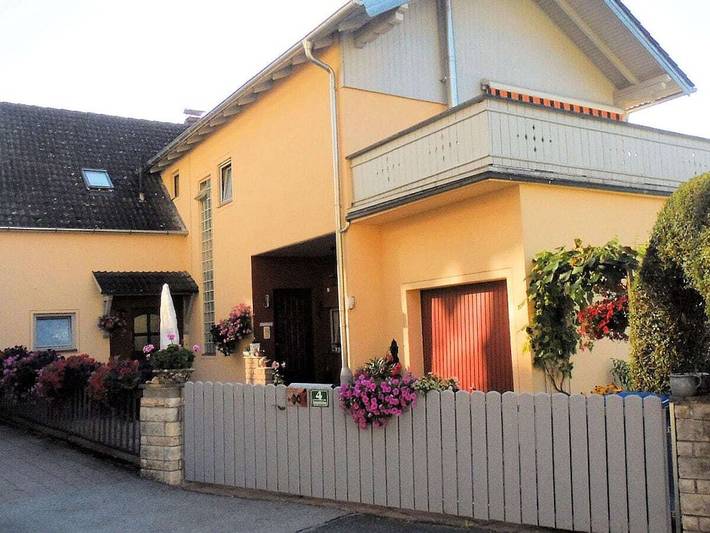 Ferienhaus für 5 Personen, mit Balkon und Garten in Breitenbrunn
