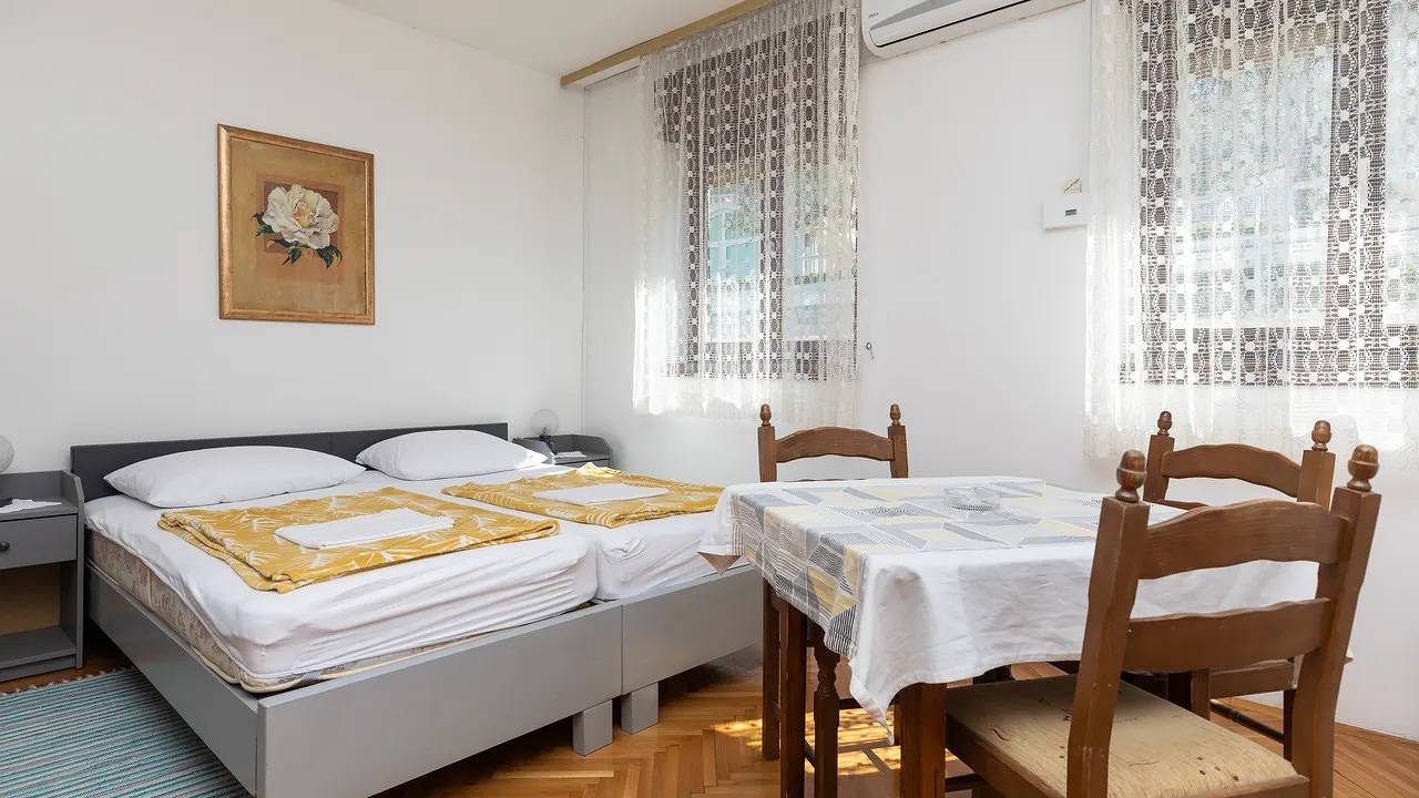 Cijeli apartman za odmor, Ferienwohnung für 4 Personen (30 m²) in Nemira in Omiš (Dalmacija), Omis