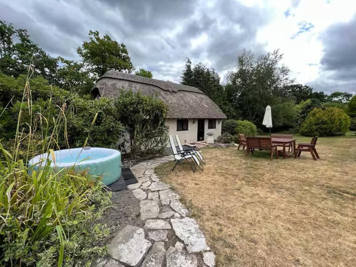 Holiday rental for 7 people, with garden and hot tub, with pets in Burley