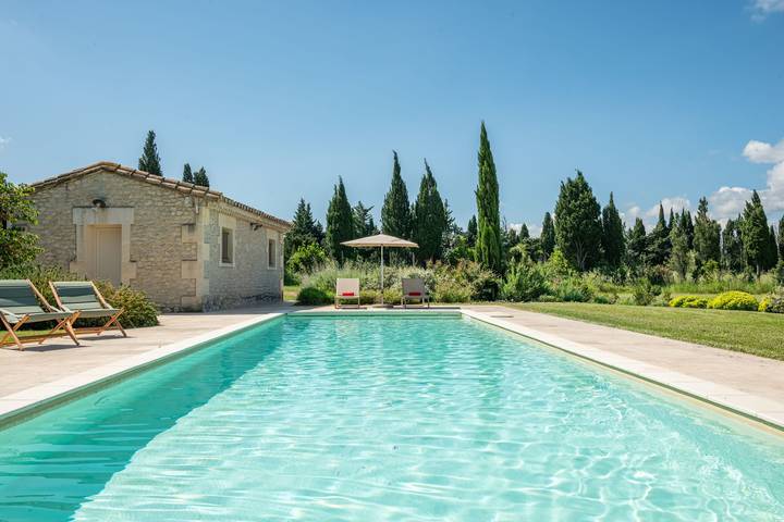 Location de vacances pour 8 personnes, avec piscine et jardin à Eyragues - 3
