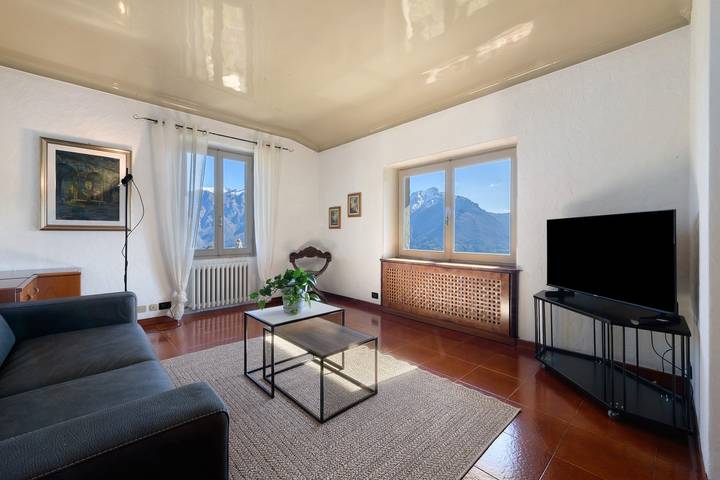 Ferienwohnung für 4 Personen, mit Seeblick und Balkon am Comer See