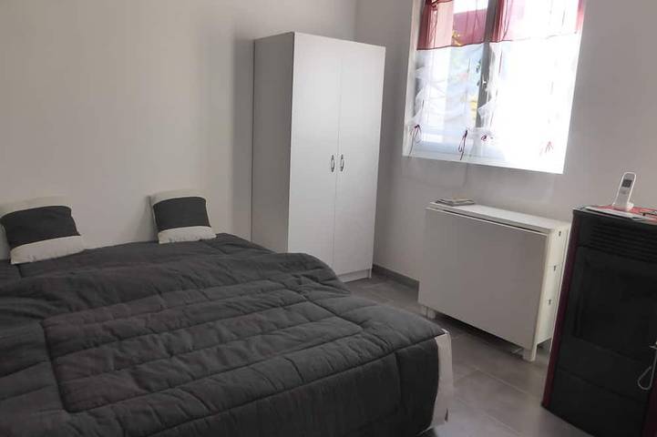 Appartement entier, Joli studio indépendant avec terrasse et jardinet privé à 10 mn du port de pêche in Guilvinec, Région de Quimper