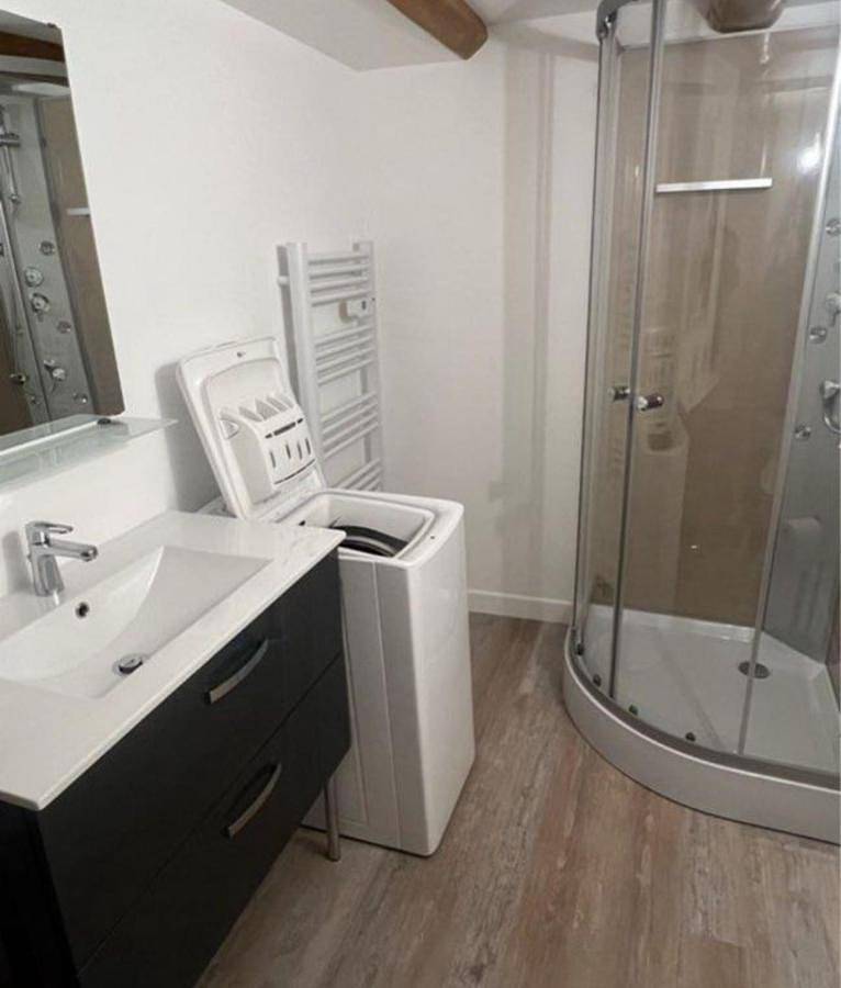 Appartement entier, One-Bedroom Apartment in Tours-sur-Meymont, Parc Naturel Régional Livradois-Forez