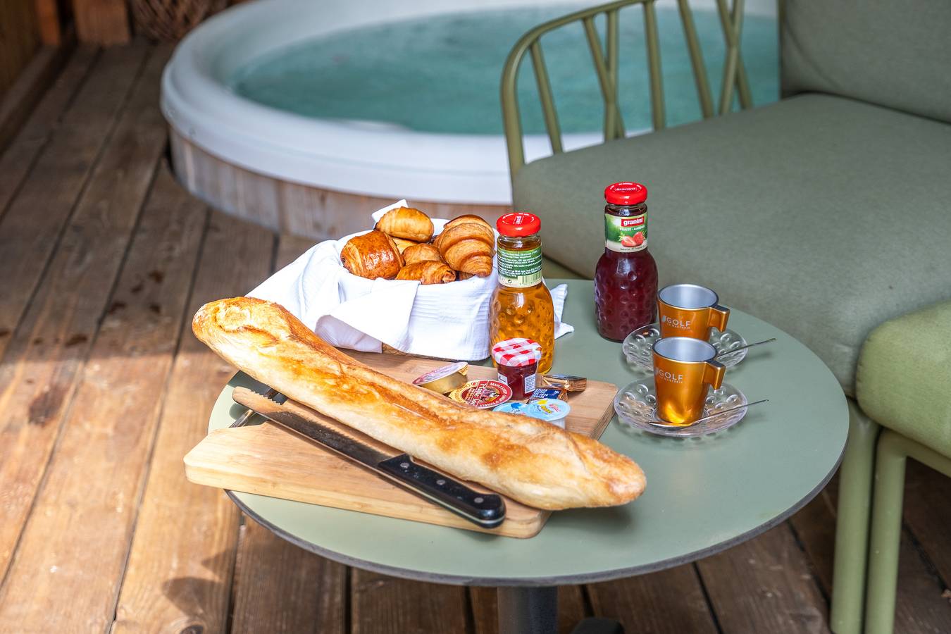 Bungalow 'Lodge Plein Voir' avec terrasse privée, Wi-Fi et climatisation in Saint-Félix-de-Reillac-et-Mortemart, Périgord Blanc