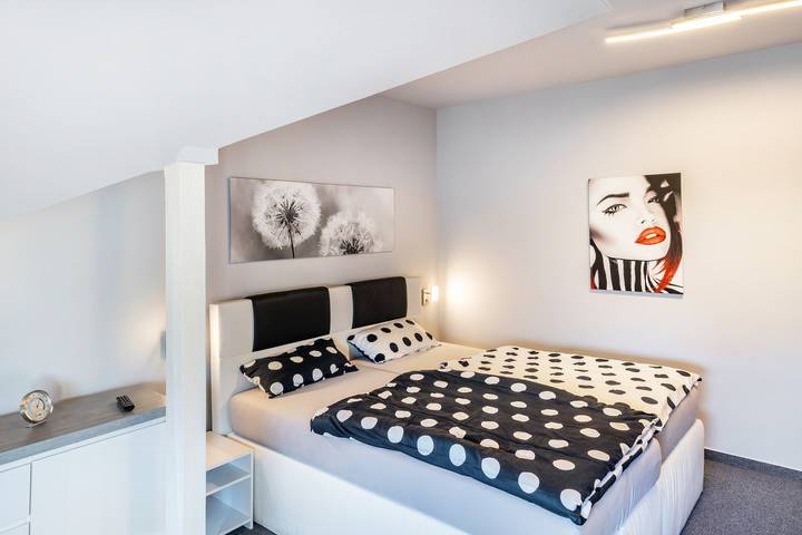 Ganze Wohnung, Apartment 'Über dem Pub' mit Wlan und Klimaanlage in Michendorf, Mittelmark