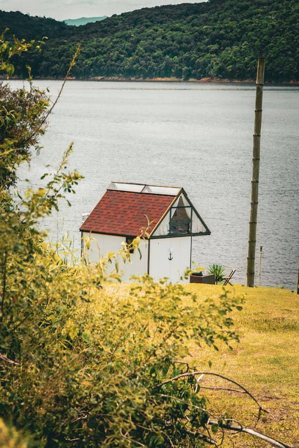 Casas e apartamentos de temporada para 2 pessoas, com vista para o lago e piscina e ainda jardim and vista em Jacareí