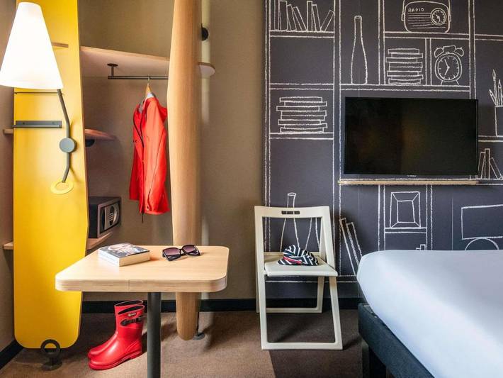 Hôtel pour 4 personnes, avec piscine ainsi que vue et terrasse à Saint-Georges-de-Gréhaigne - 3