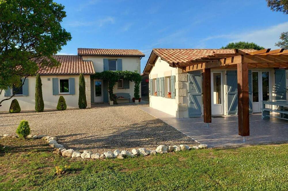 Maison de vacances rurale accueillante pour les familles avec piscine privée et vignoble limitrophe. in Saint-Astier, Région de Marmande