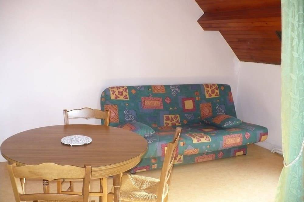 Entire apartment, Studio In Manor House With Sea View in Siouville-Hague, Côte de la Déroute