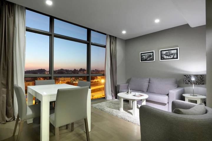 Hôtel pour 3 personnes, avec piscine et terrasse