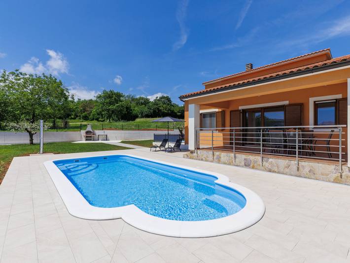 Ferienhaus für 6 Personen, mit Ausblick und Garten in Barban