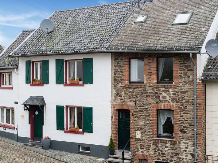 Ferienwohnung für 2 Personen, mit Garten und Ausblick sowie Sauna und Terrasse in Hellenthal