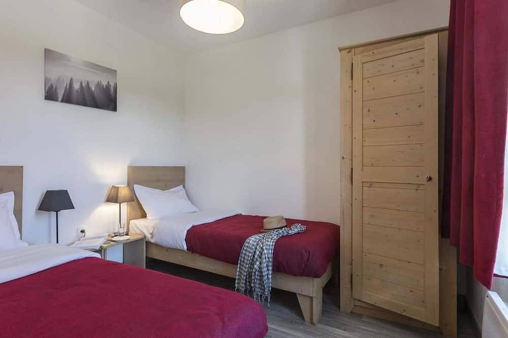 Ganze Wohnung, Wifi, 100m bis zu den geschäften, schwimmbad, parkmöglichkeiten, fernseher in Saint-Sorlin-d'Arves, Region Saint-Jean-de-Maurienne