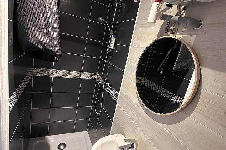 Entire apartment, Cozy studio - Ploërmel city center - Wi-Fi and parking in Ploërmel, Vannes region