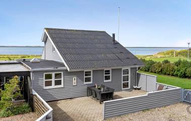 Ferienhaus mit Meerblick für 6 Personen, mit Garten und Sauna sowie Terrasse und Whirlpool, mit Haustier am Ringkøbing Fjord